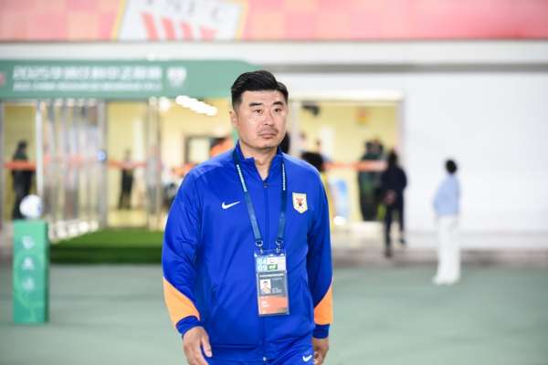 泰山代理主帅解析胜局隐忧 泽卡伤情反复成变数 新星李小恒大放异彩